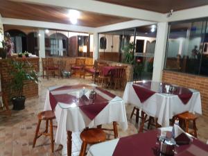 Um restaurante ou outro lugar para comer em Pousada Recanto das Águas
