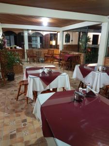 Um restaurante ou outro lugar para comer em Pousada Recanto das Águas