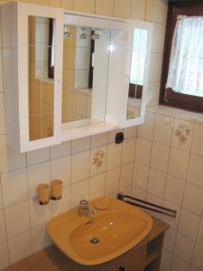 Ein Badezimmer in der Unterkunft Ferienwohnungen Tillian