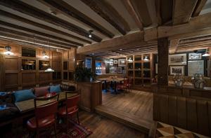 an overhead view of a living room and dining room at The Falstaff in Canterbury in Canterbury