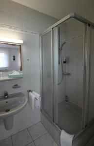 Bilik mandi di Hotel & Restaurant am Rosenhügel +23 gambar