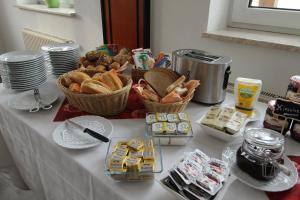 Foto dalla galleria di Hotel & Restaurant am Rosenhügel a Jüchsen