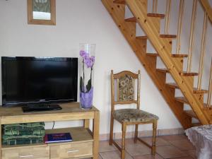 TV a/nebo společenská místnost v ubytování Holiday Home by Baltic Sea with Sauna