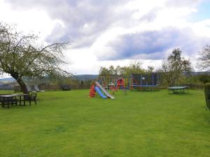 een park met een speeltuin met banken en tafels bij Flat with private pool in Sauerland in Attendorn