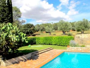 Bazén v ubytovaní Mansion in Navata with Pool near Beach alebo v jeho blízkosti