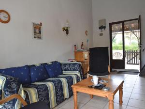 Televisor o centre d'entreteniment de Cosy villa with private garden in Saint Cyprien