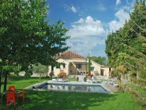 リル・シュル・ラ・ソルギュにあるSpacious Holiday Home in Provence with Private Poolのギャラリーの写真