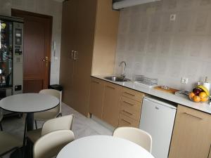 Kuchyň nebo kuchyňský kout v ubytování Hostal Cerecedo