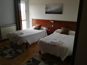 Postel nebo postele na pokoji v ubytování Hostal Cerecedo
