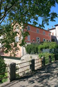 a building with a fence in front of a house at Lo Sghimbescio in Marradi