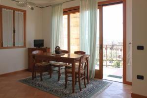 a dining room with a wooden table and chairs at Agriturismo al Capitello in Asolo