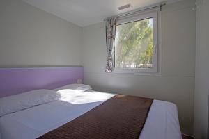 a bedroom with a bed and a window at Playa Colorada in Gaeta