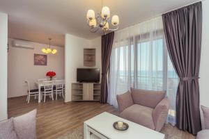 Televiisor ja/või meelelahutuskeskus majutusasutuses Apartments Monte Re