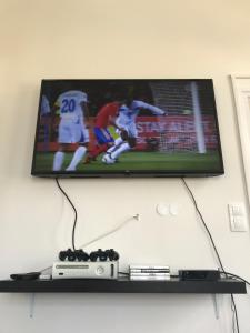 Televízia a/alebo spoločenská miestnosť v ubytovaní Corner Villa 4
