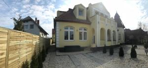Budova, v ktorej sa apartmán nachádza