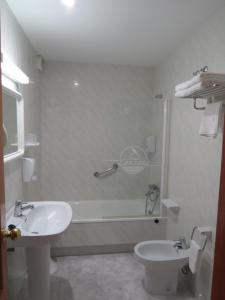 Un baño de Hotel Nuevo Lanzada