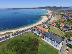 an aerial view of a beach and a building at Hotel Nuevo Lanzada in A Lanzada