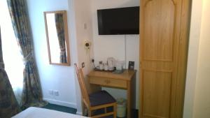 Postel nebo postele na pokoji v ubytování Berjaya Eden Park London Hotel