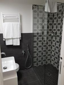 a bathroom with a shower and a toilet and a sink at Art Street Hotel in Naples
