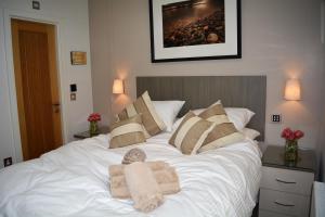 a bedroom with a white bed with towels on it at Ein Yfory in Benllech