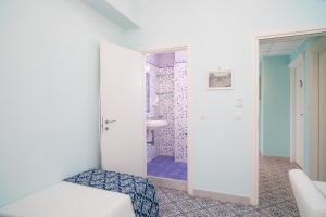 
a bathroom with a sink, toilet and tub at Hotel Villa Nefele in Giardini Naxos
