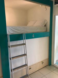Postel nebo postele na pokoji v ubytování Hostel Frente al Mar Tropico 20º