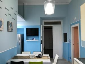 A television and/or entertainment centre at Villa glory Mare
