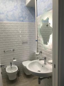 A bathroom at Villa glory Mare