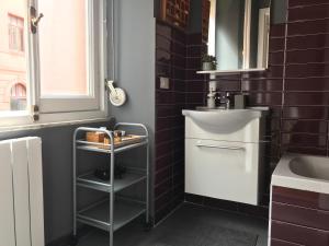 A bathroom at B&B U Sente