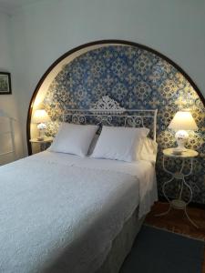 A bed or beds in a room at Dreamly Sintra