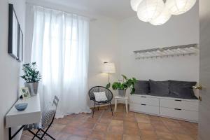 サレルノにあるStarhost - CASA GIADAの白い部屋(ドレッサー、椅子付)
