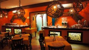 Un restaurante o sitio para comer en Aconchego Economy
