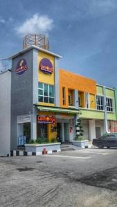 a large building with a fast food restaurant at Lemon 8 Boutique Hotel @ Melaka in Malacca