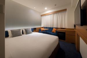Postel nebo postele na pokoji v ubytování Nishitetsu Inn Nihonbashi