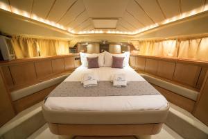 Cama ou camas em um quarto em Astypalea VIP Yachting