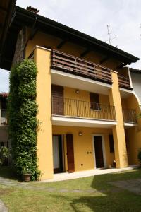 a yellow building with a balcony on top of it at Casa del Gelsomino in Stresa