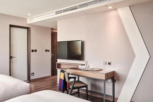 TV a/nebo společenská místnost v ubytování Muzik Hotel - Ximending Xining Branch