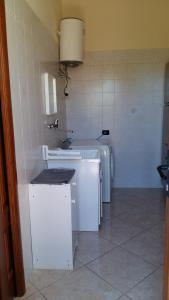 A kitchen or kitchenette at Appartamento 3 Még 24 kép