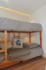 ヴァルマニエにあるLa Croix du Sudの二段ベッド(枕2つ付)
