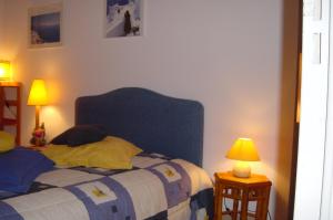 Katil atau katil-katil dalam bilik di Cassis, perle de la Méditerranée