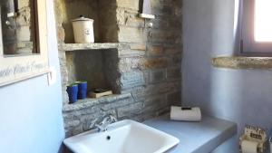 Kúpeľňa v ubytovaní Bioclimatic stone built villa