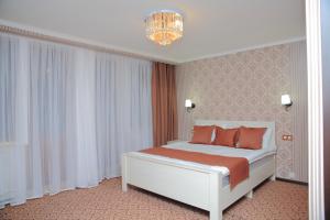 Aska Hotel客房内的一张或多张床位