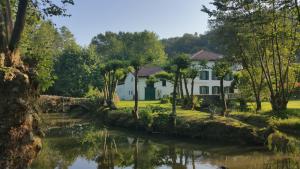 Imagen de la galería de Chambre d'Hôtes Moulin Urketa, en Ayherre