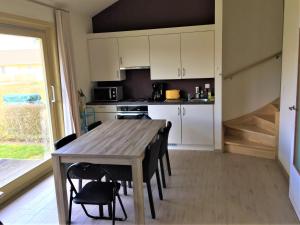 Köök või kööginurk majutusasutuses Huisje Zeegenoegen Oostduinkerke Koksijde