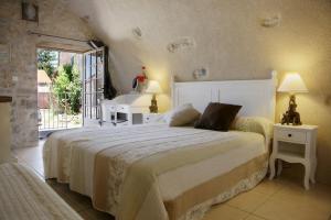 Tempat tidur dalam kamar di Les Falaises