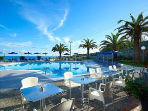 Bazén v ubytovaní Eleftheria Hotel alebo v jeho blízkosti