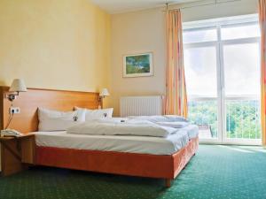 Ein Bett oder Betten in einem Zimmer der Unterkunft Berggasthof Hotel Igelwirt