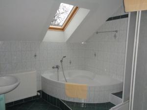 Koupelna v ubytování Apartments Himmelreich + 37 fotografií