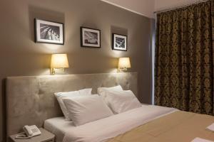Postel nebo postele na pokoji v ubytování Apollon Hotel