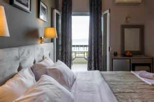 Postel nebo postele na pokoji v ubytování Apollon Hotel